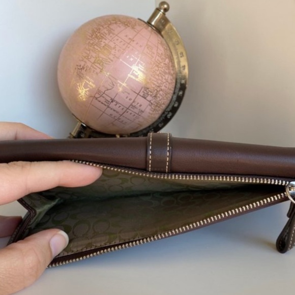 Coach Vintage Leather Trifold Wallet with Checkbook in Brown - Picture 13 of 14